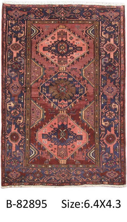 4.3 x 6.4 hand-knotted hamadan-style wool rug, corner detail