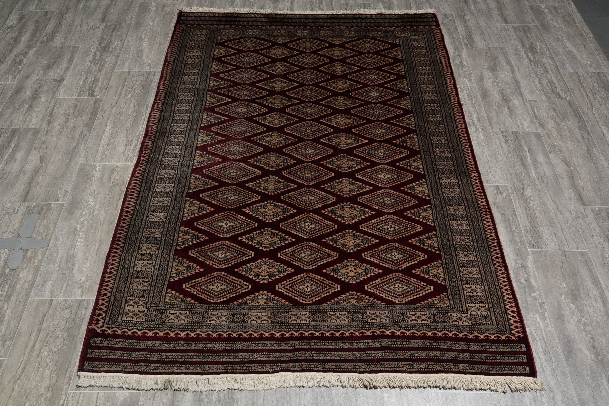 4.3 x 6.5 hand-knotted jaldar bokhara wool rug, corner detail