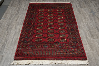 4 x 6.6 hand-knotted bokhara wool rug, corner detail