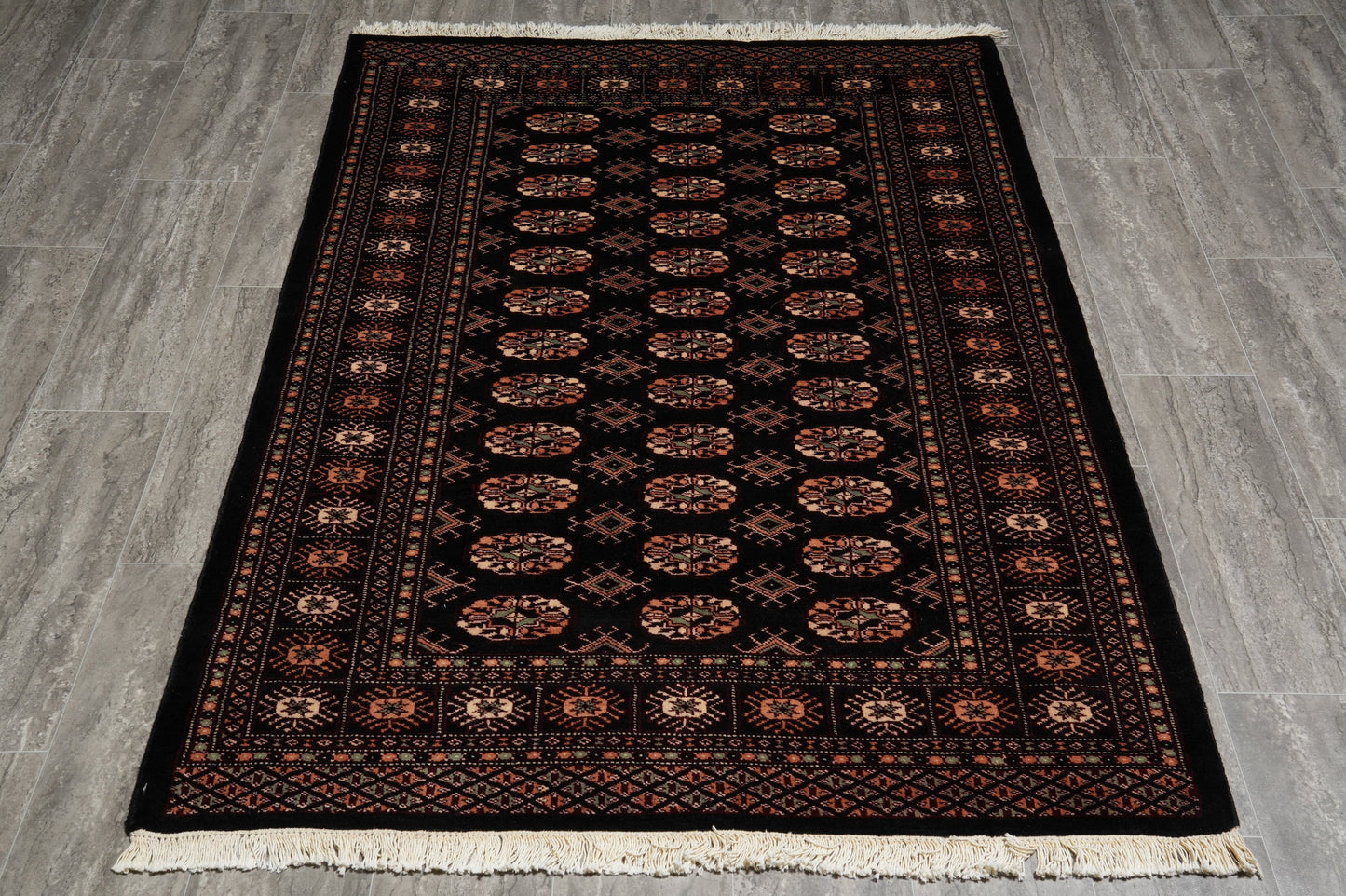 4 x 6 hand-knotted bokhara wool rug, corner detail
