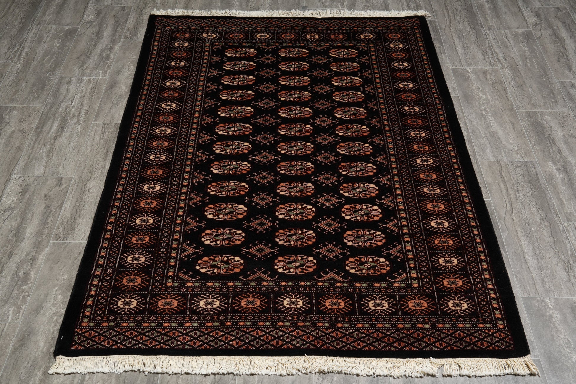 4 x 6 hand-knotted bokhara wool rug, corner detail