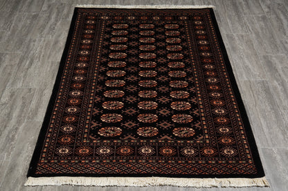 4 x 6 hand-knotted bokhara wool rug, corner detail