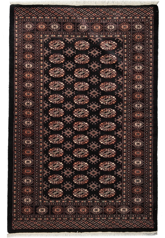 4 x 6 hand-knotted bokhara wool rug, top view