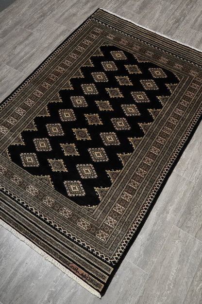 4 x 6.1 hand-knotted jaldar bokhara wool rug, corner detail