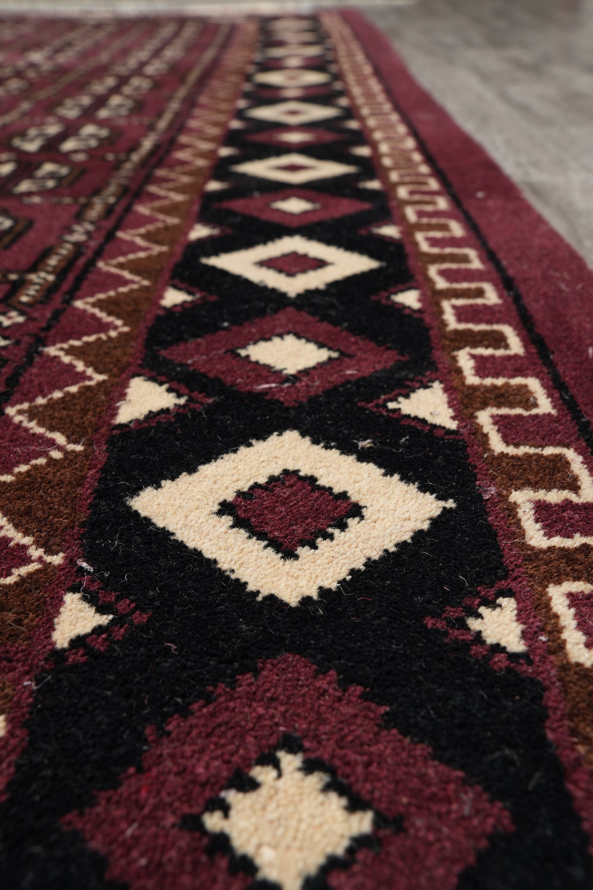 Turkman Bokhara burgundy rug, secondary border close-up