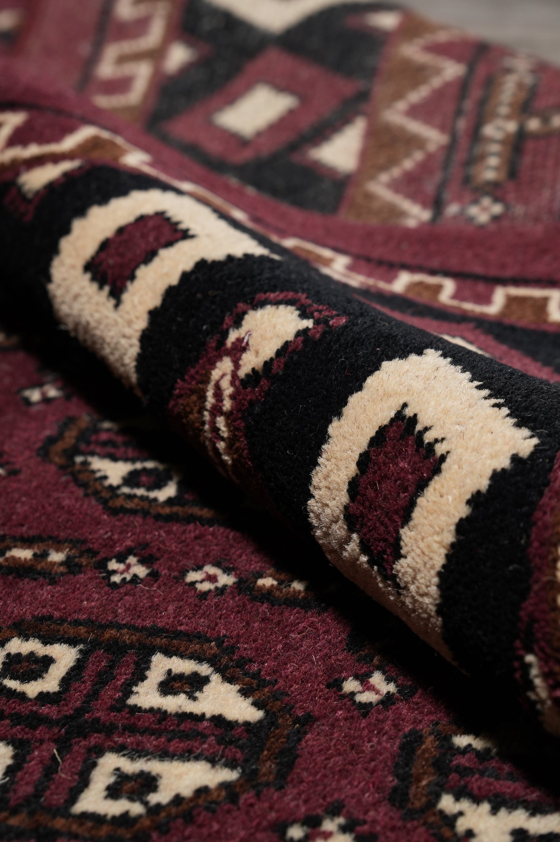 Turkman Bokhara burgundy rug, alternate corner showing gul continuity