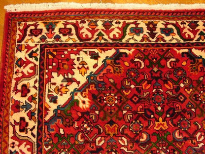 Hamadan-style runner, border pattern detail