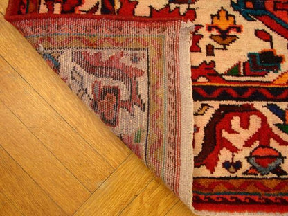 Hamadan-style runner, end-finish and fringe detail