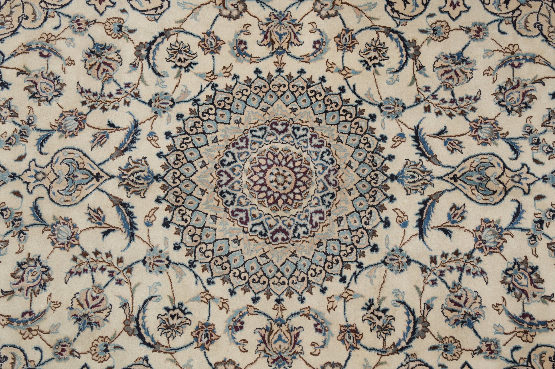 Tabriz-style ivory rug, corner motif close-up