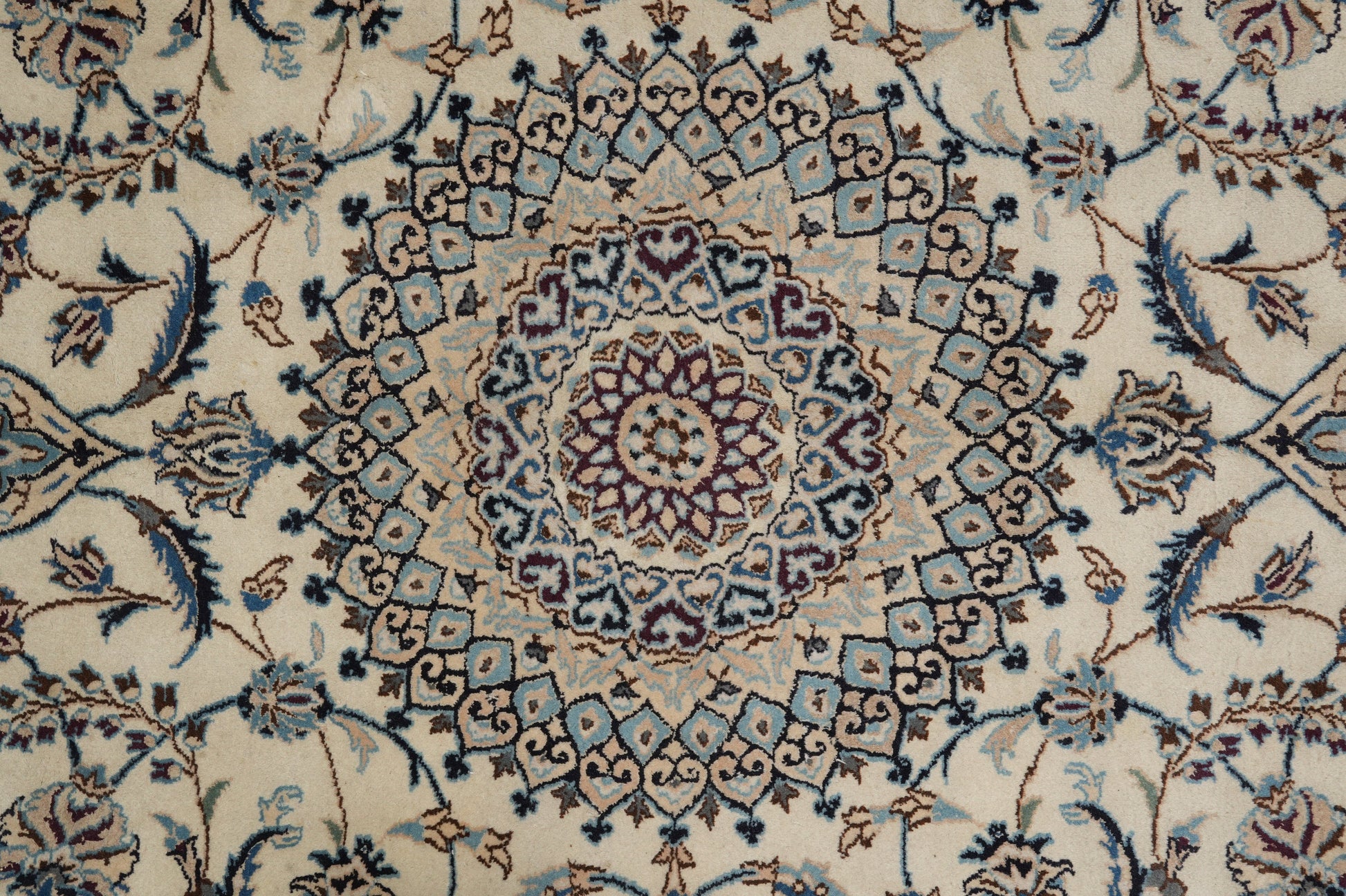 Tabriz-style ivory rug, secondary medallion close-up