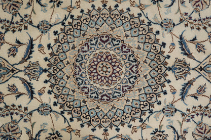 Tabriz-style ivory rug, secondary medallion close-up
