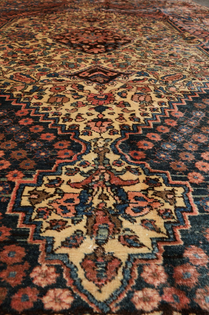 Bakhtiar-pattern garden rug, border pattern detail