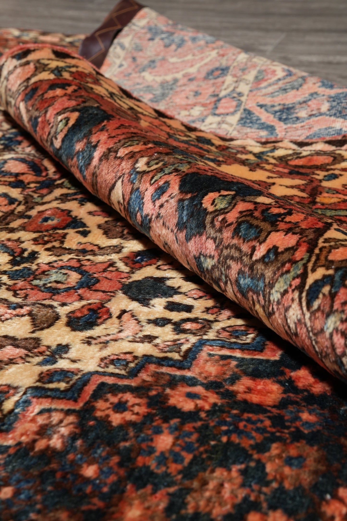 Bakhtiar-pattern garden rug, edge and selvedge detail