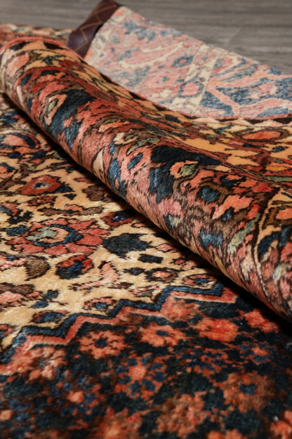 Bakhtiar-pattern garden rug, edge and selvedge detail