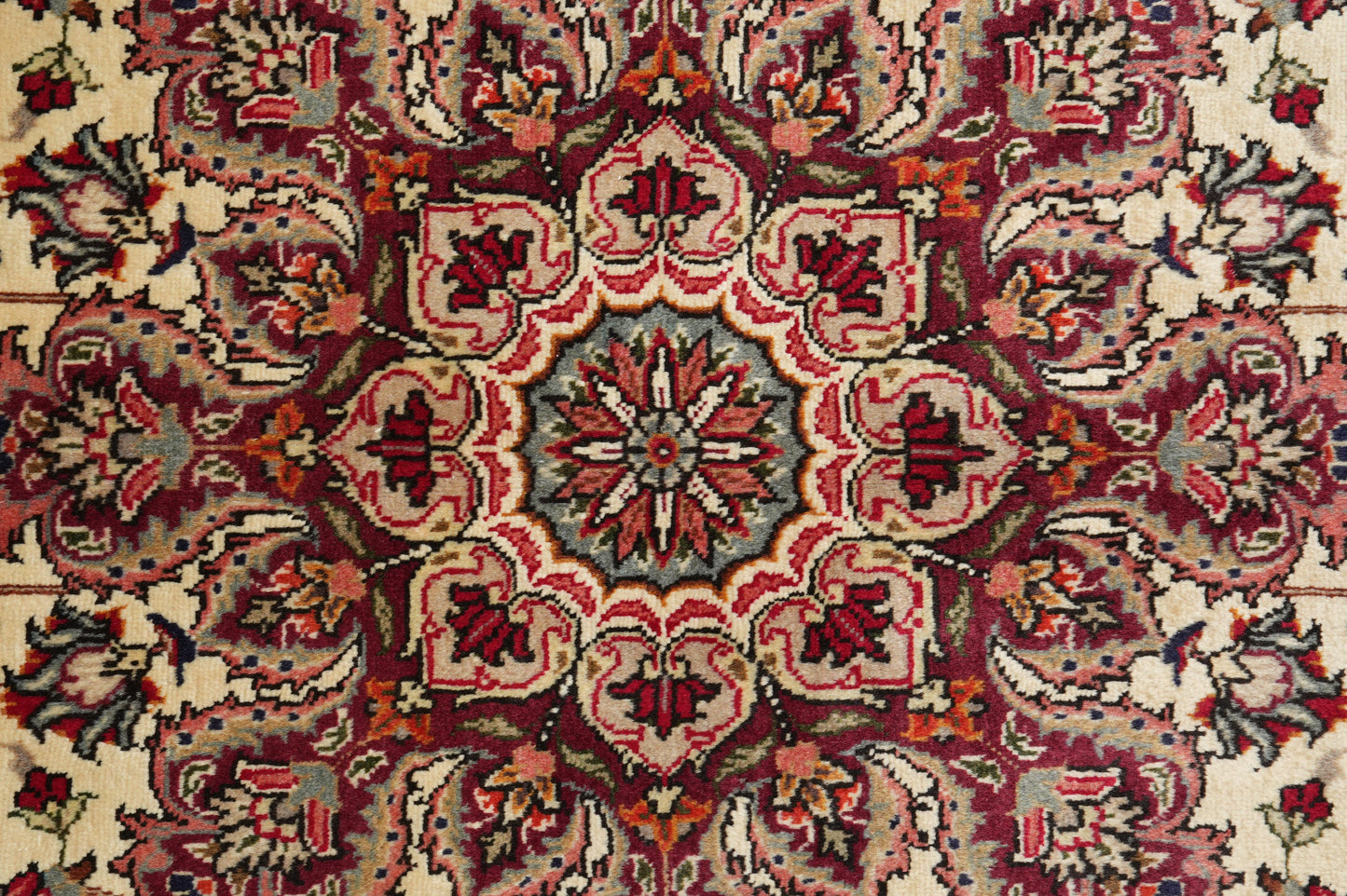 Esfahan-style rug, corner motif close-up