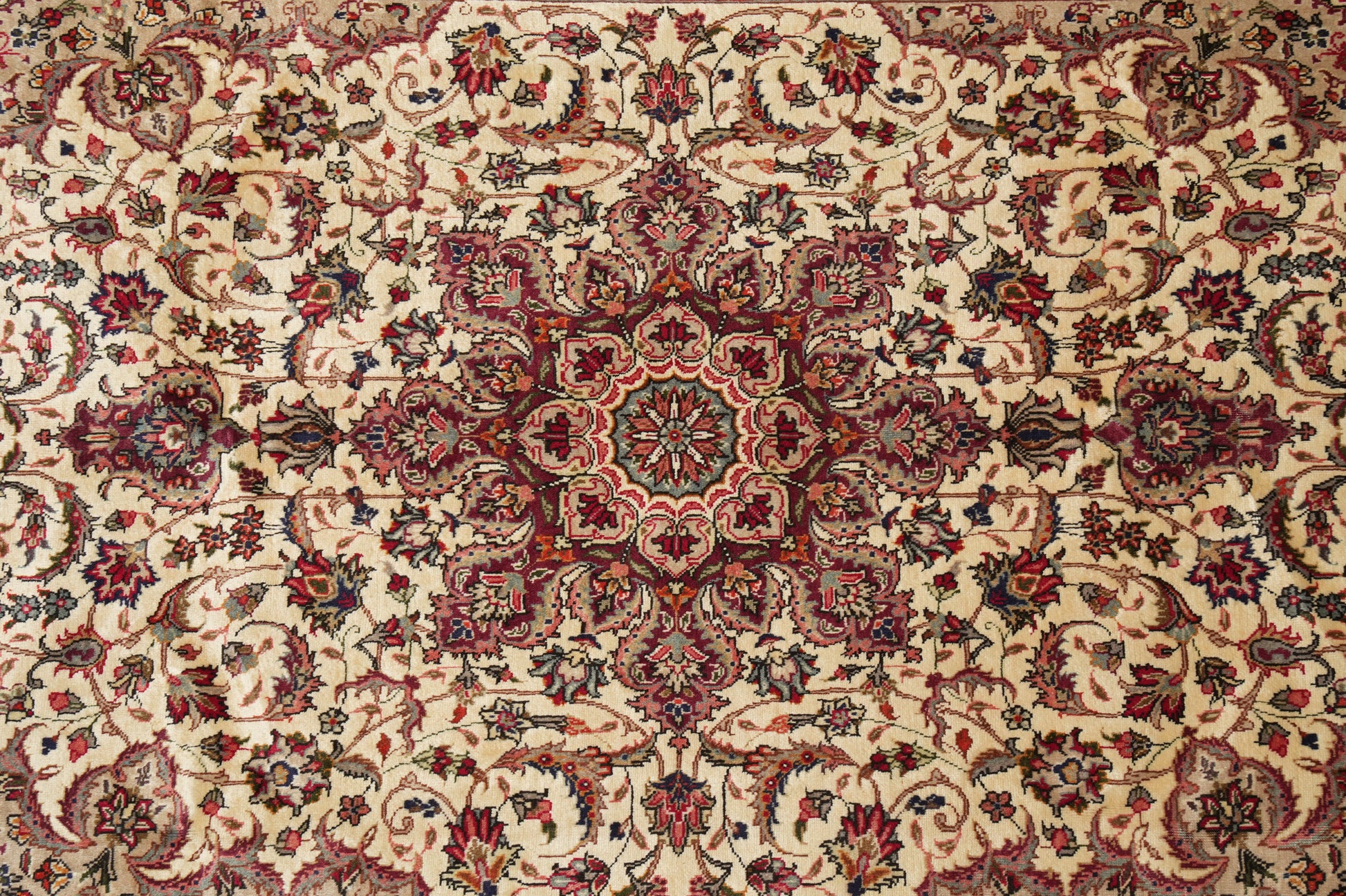 Esfahan-style rug, secondary floral medallion detail