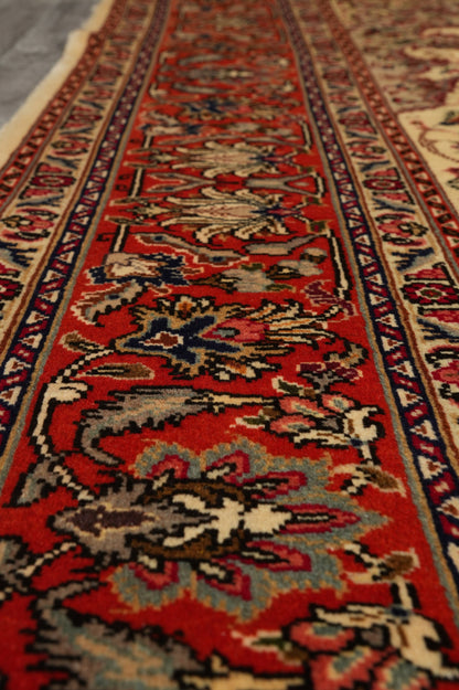 Esfahan-style rug, alternate corner with floral continuity