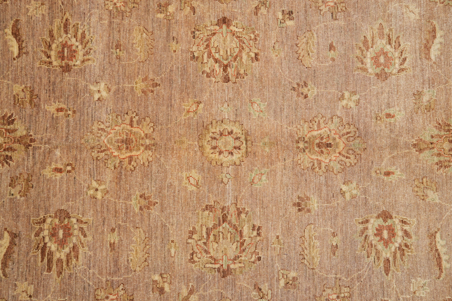 Chobi Peshawar tan rug, secondary motif detail
