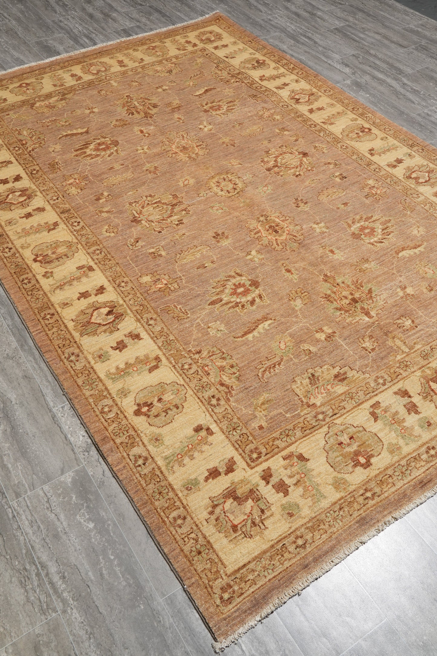 Chobi Peshawar tan rug, edge and selvedge close-up