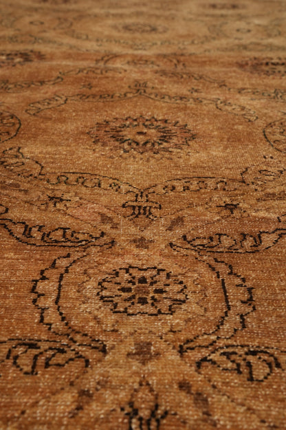 Transitional Chobi rug, alternate corner pattern continuity