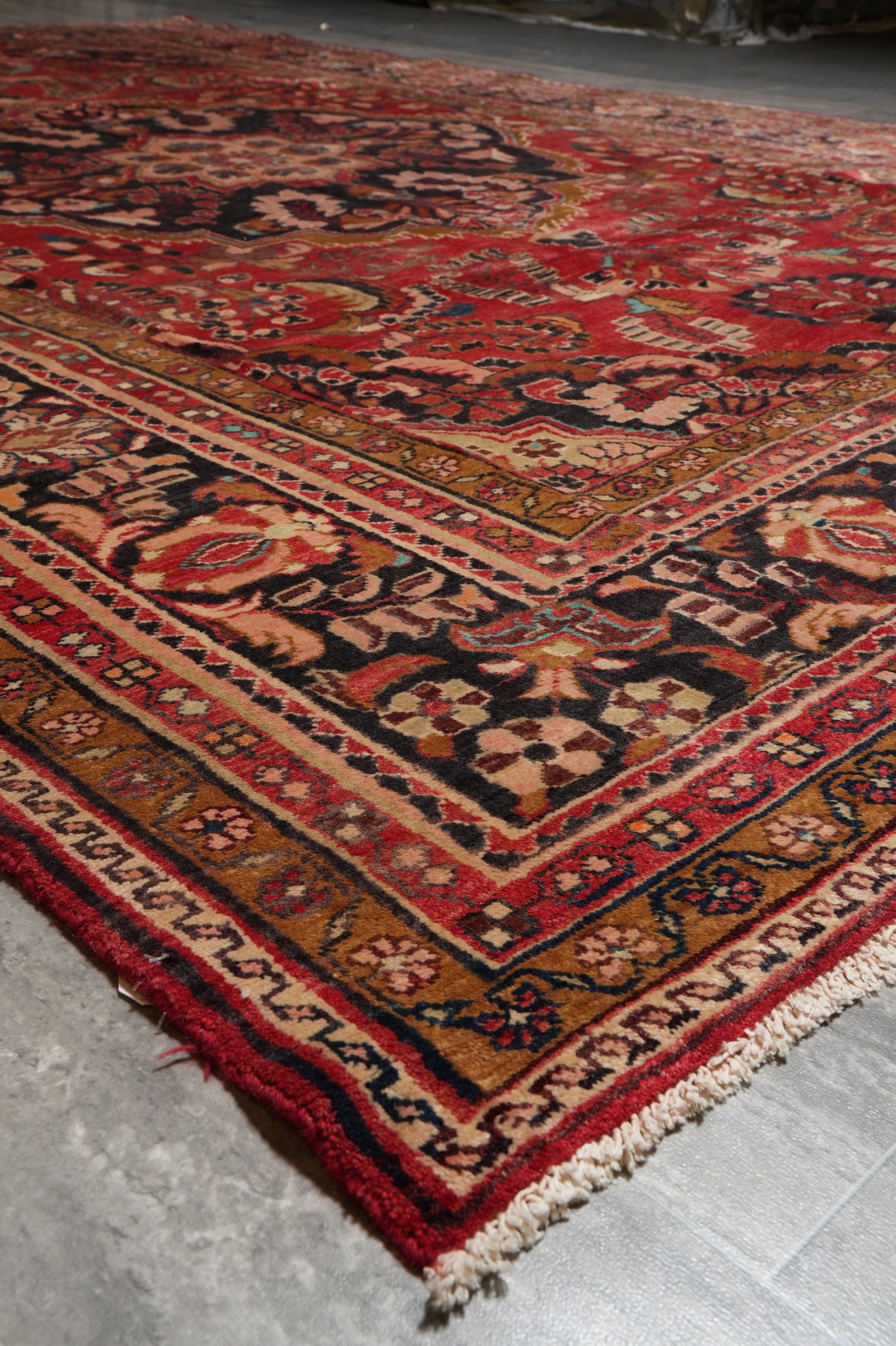 Semi-antique traditional floral rug, secondary border pattern