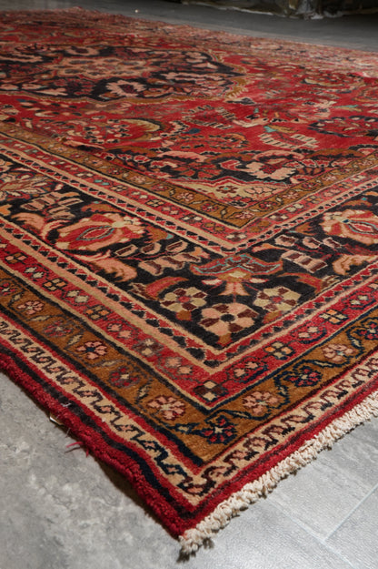 Semi-antique traditional floral rug, secondary border pattern