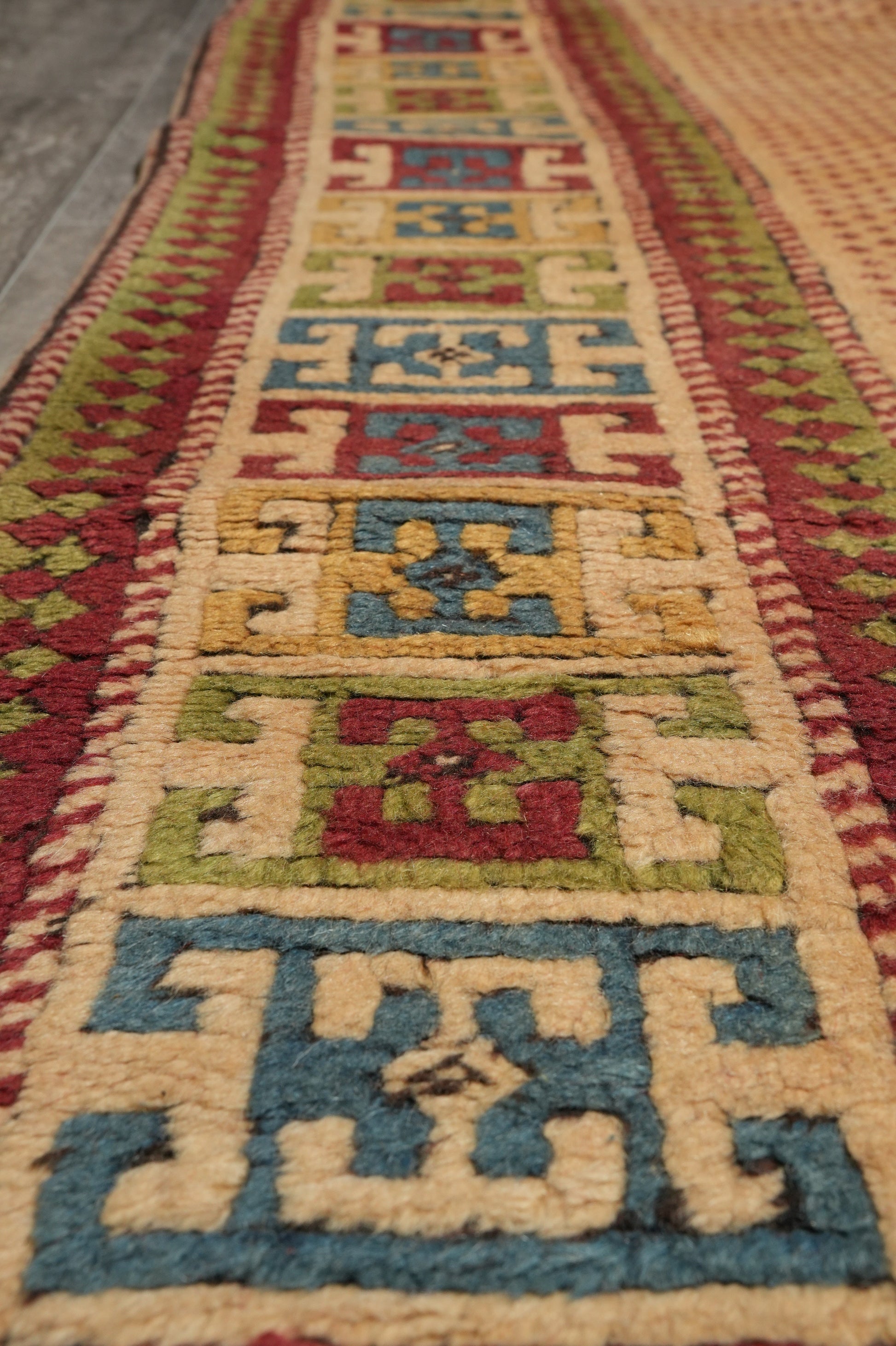 Saraband-pattern rug, alternate corner motif
