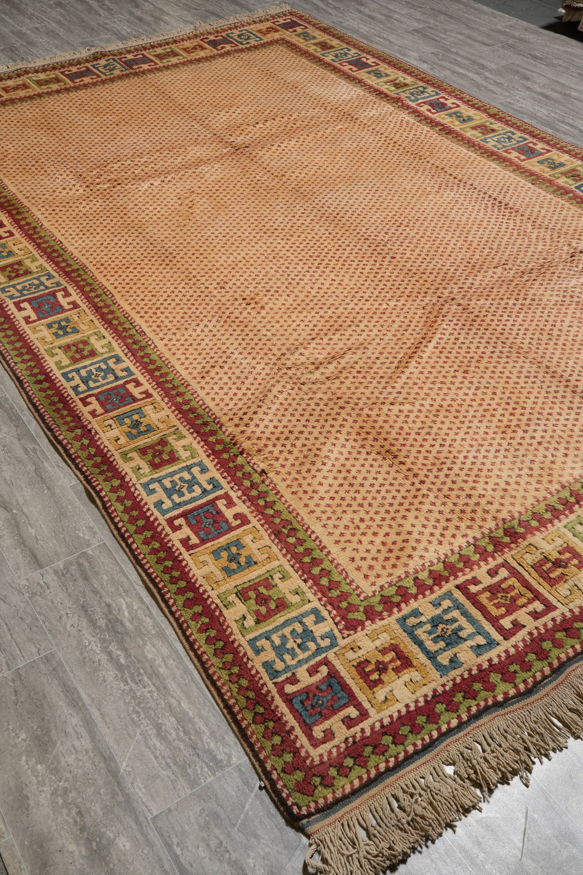 Saraband-pattern rug, edge and selvedge close-up