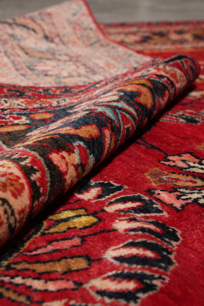 Vintage traditional floral rug, secondary border pattern