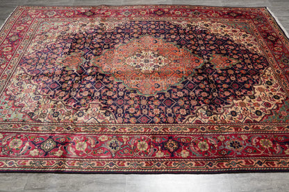 Tabriz-style Mahi rug, repeating Mahi pattern detail