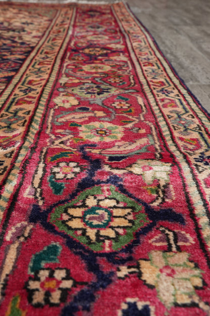 Tabriz-style Mahi rug, alternate corner with pattern continuity