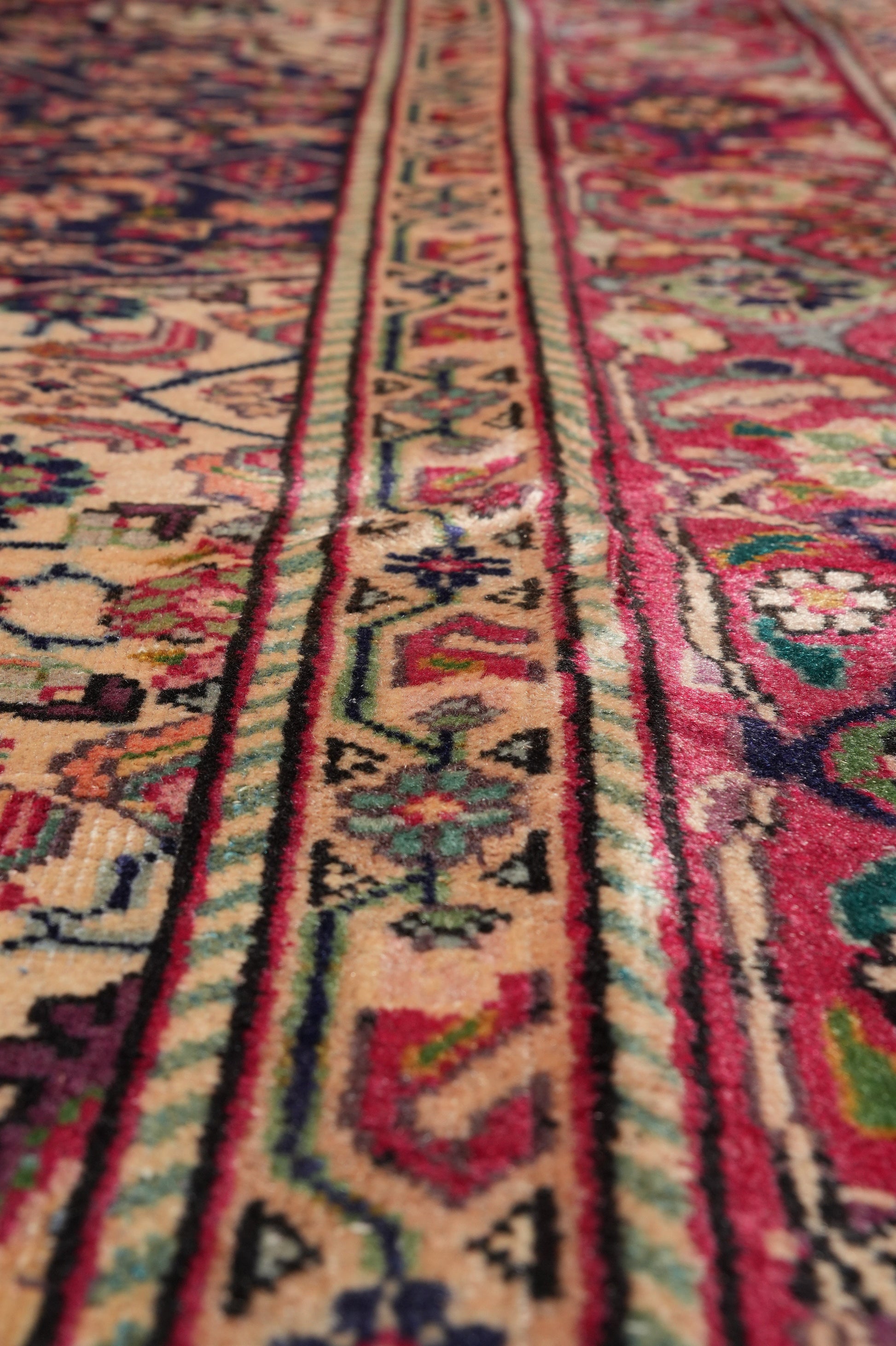Tabriz-style Mahi rug, third Mahi motif close-up
