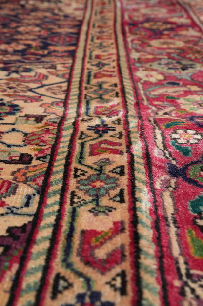 Tabriz-style Mahi rug, third Mahi motif close-up