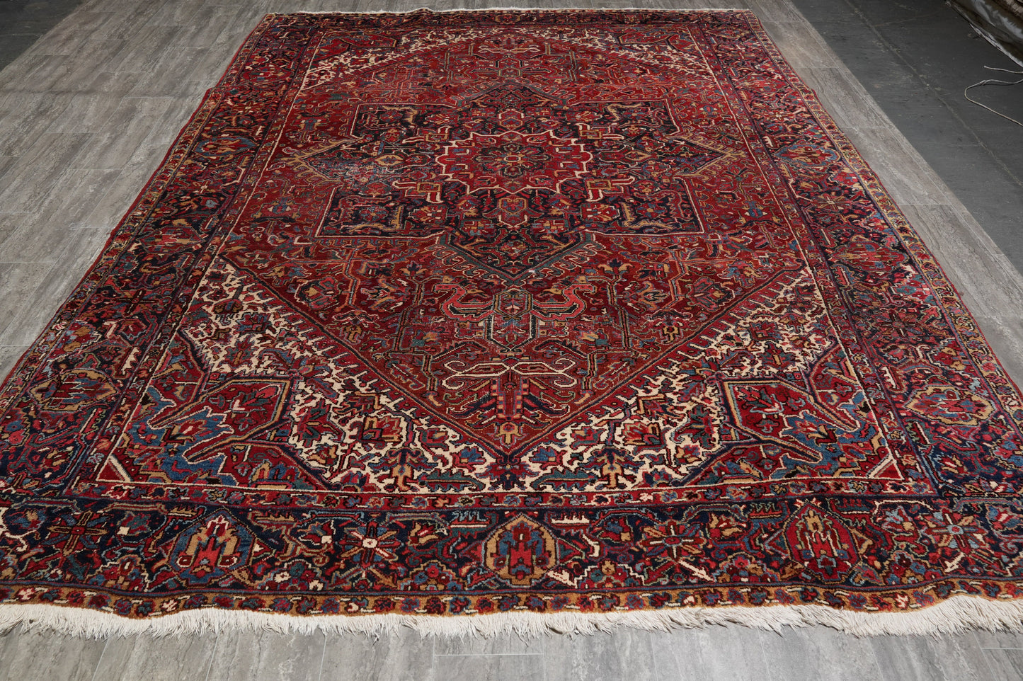 Strong tribal Heriz-style rug, corner motif with bold tribal geometry