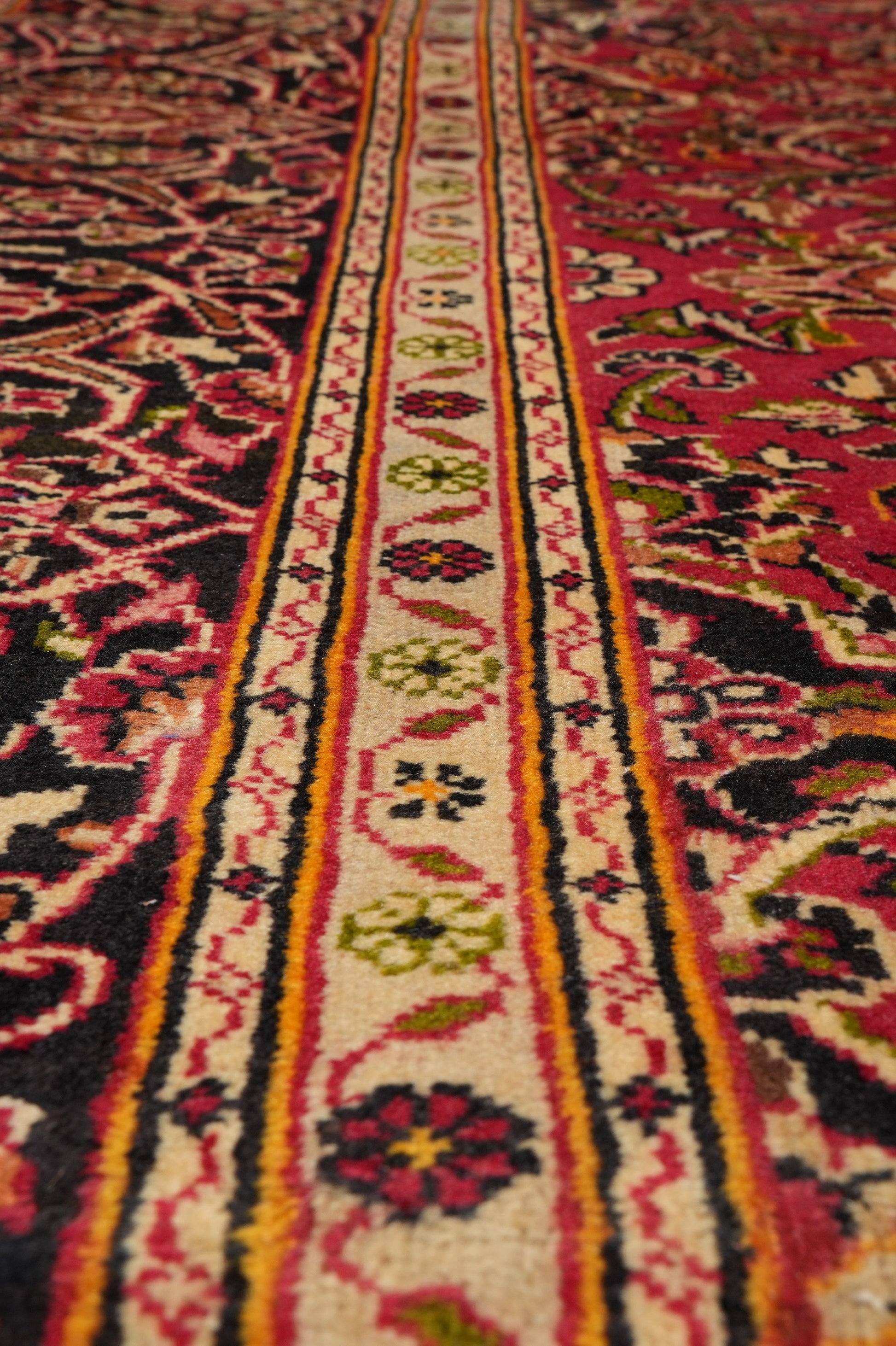 Kashan-style rug, edge and selvedge close-up