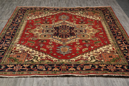 Heriz-Serapi-style rug, ivory corner motif geometric detail