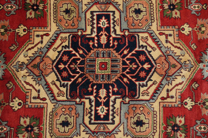 Heriz-Serapi-style rug, border pattern close-up