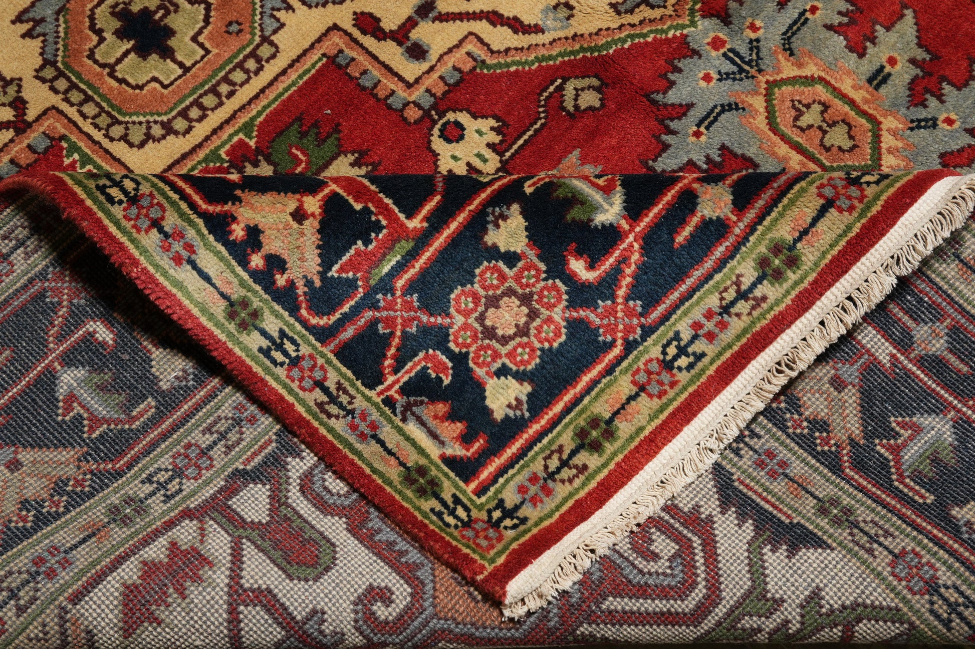 Heriz-Serapi-style rug, edge and selvedge detail
