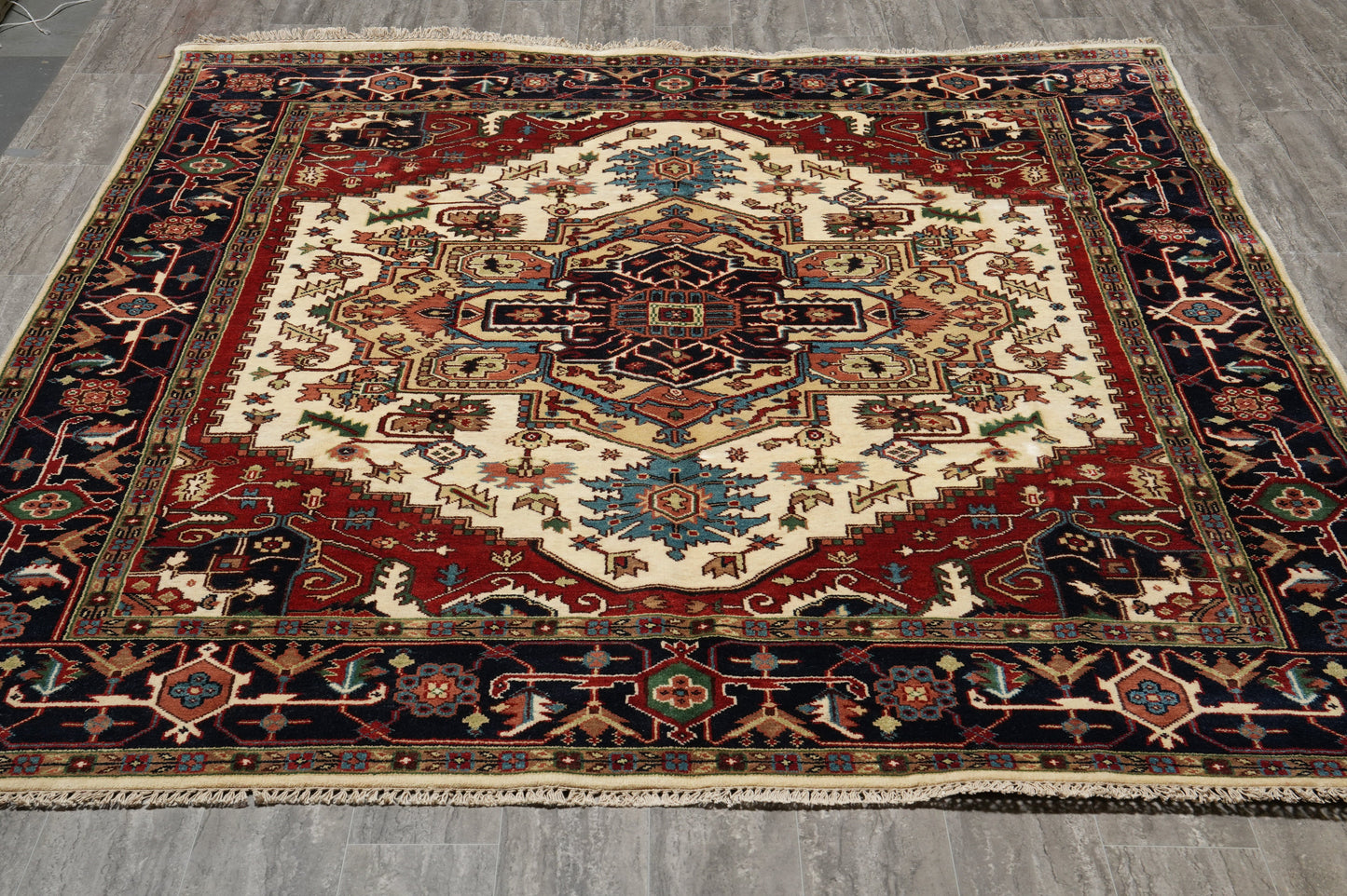 Heriz-Serapi-style rug, geometric corner motif detail