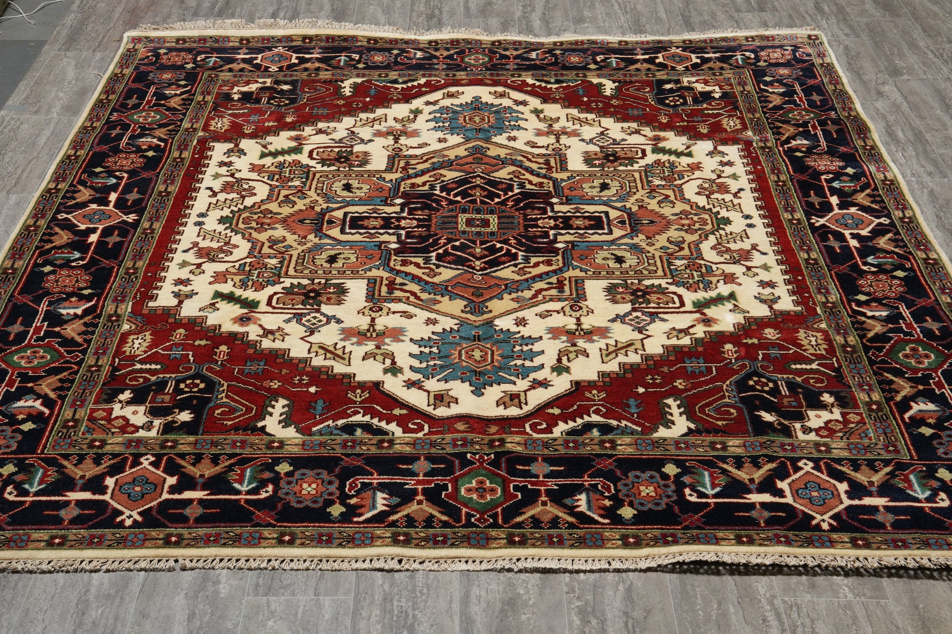 Heriz-Serapi-style rug, geometric corner motif detail