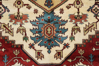 Heriz-Serapi-style rug, border pattern close-up