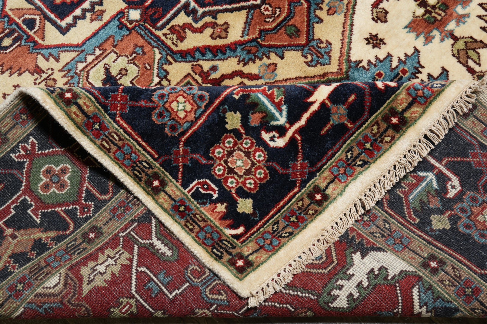 Heriz-Serapi-style rug, alternate corner geometric detail