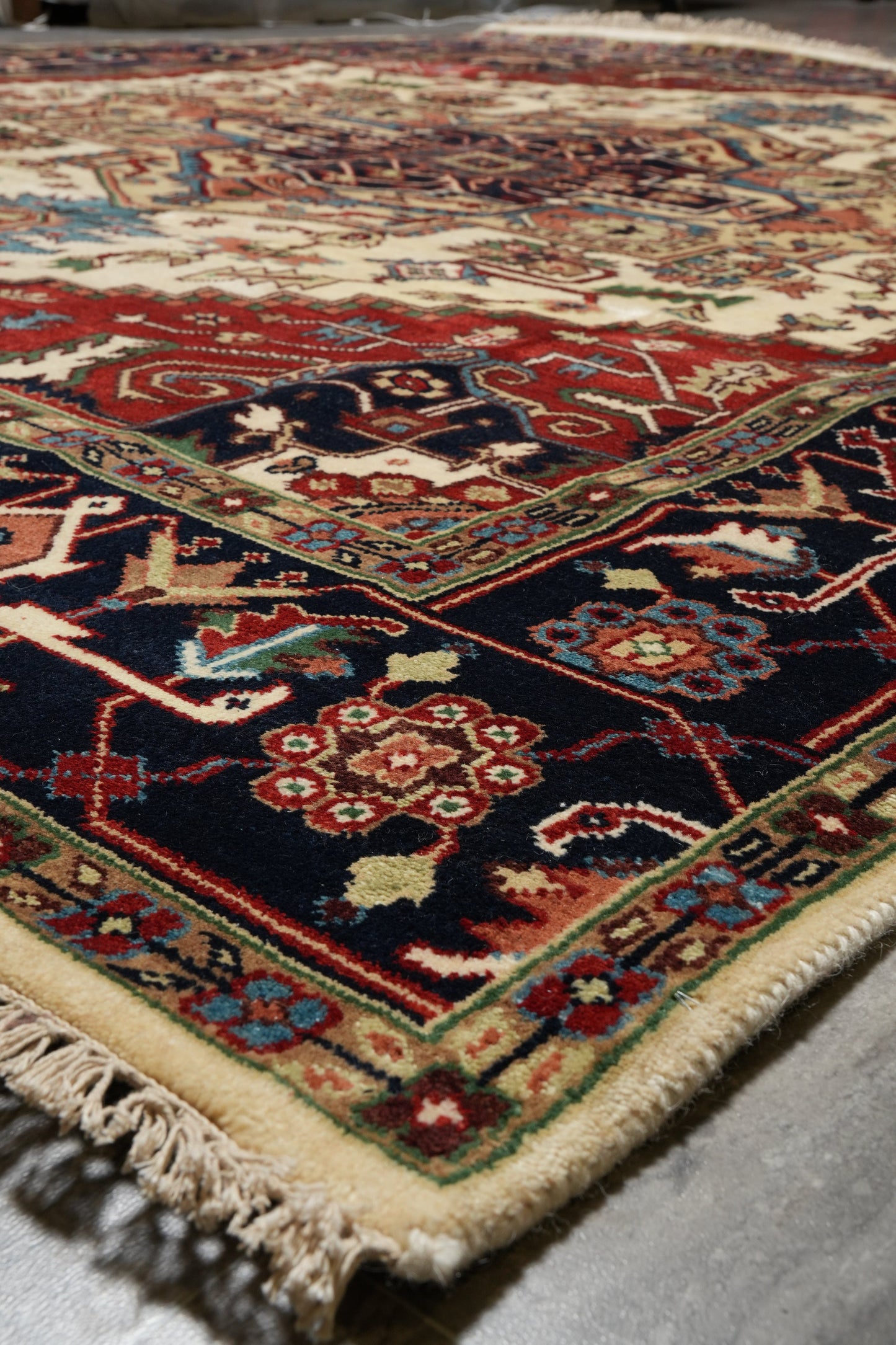 Heriz-Serapi-style rug, edge and selvedge detail