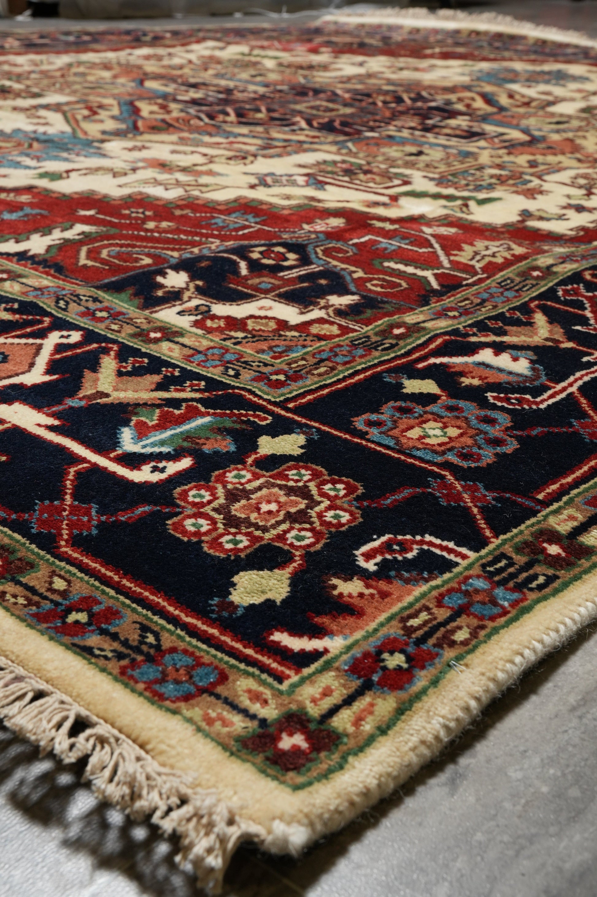 Heriz-Serapi-style rug, edge and selvedge detail