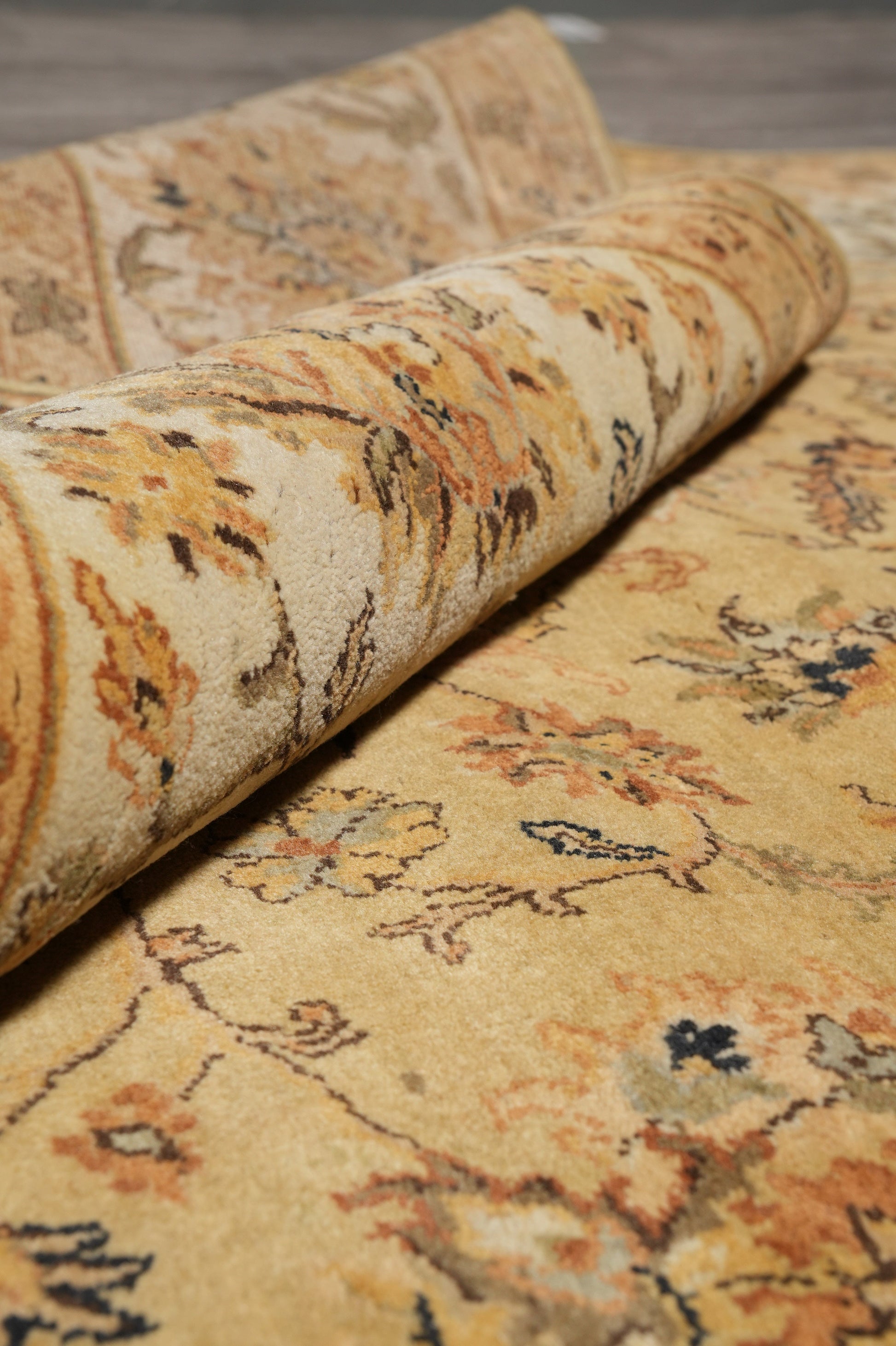 Jaipur gold rug, secondary motif detail