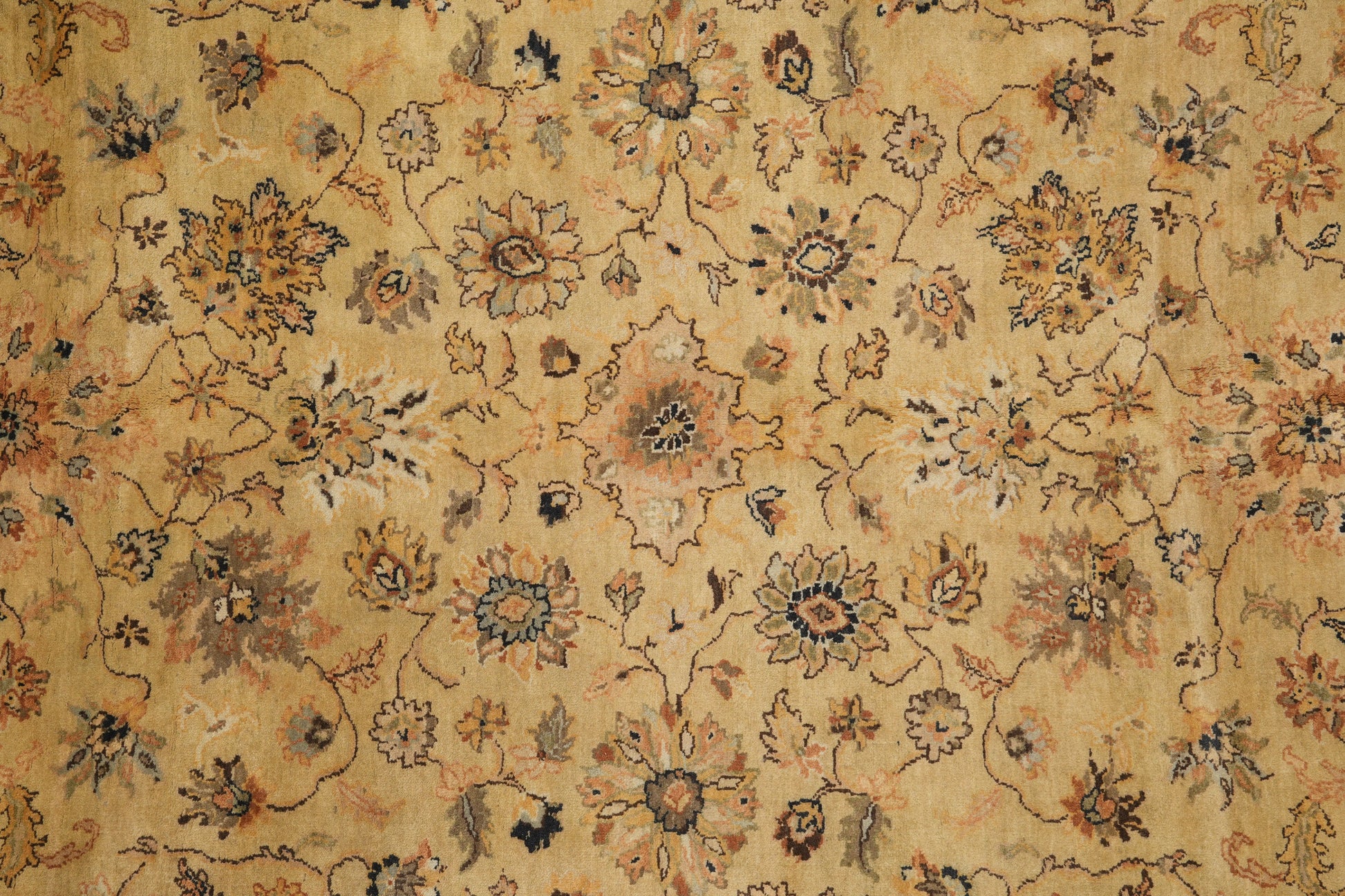 Jaipur gold rug, edge and selvedge close-up