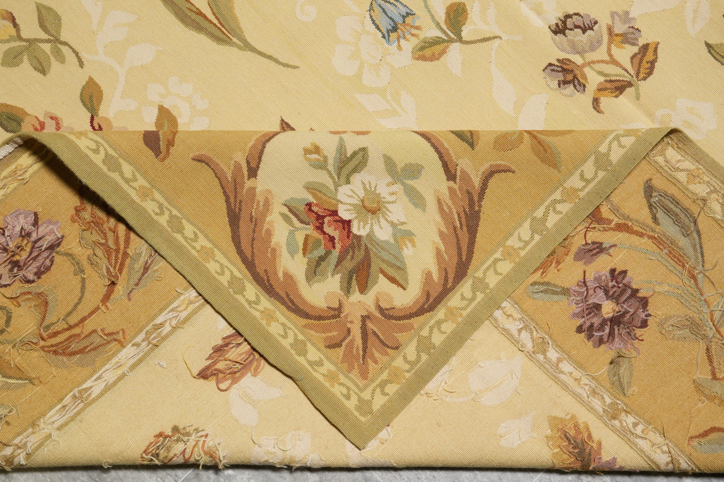 French Country Aubusson, alternate medallion detail