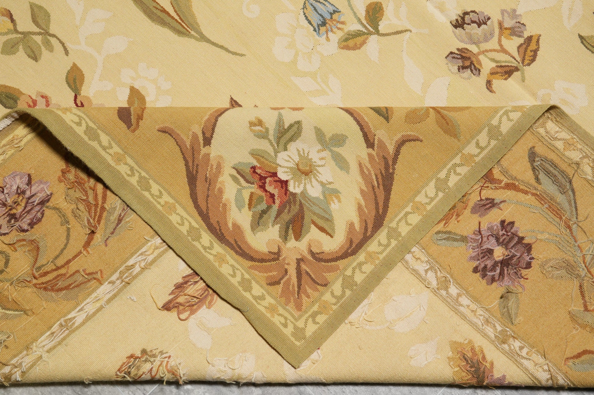 French Country Aubusson, alternate medallion detail