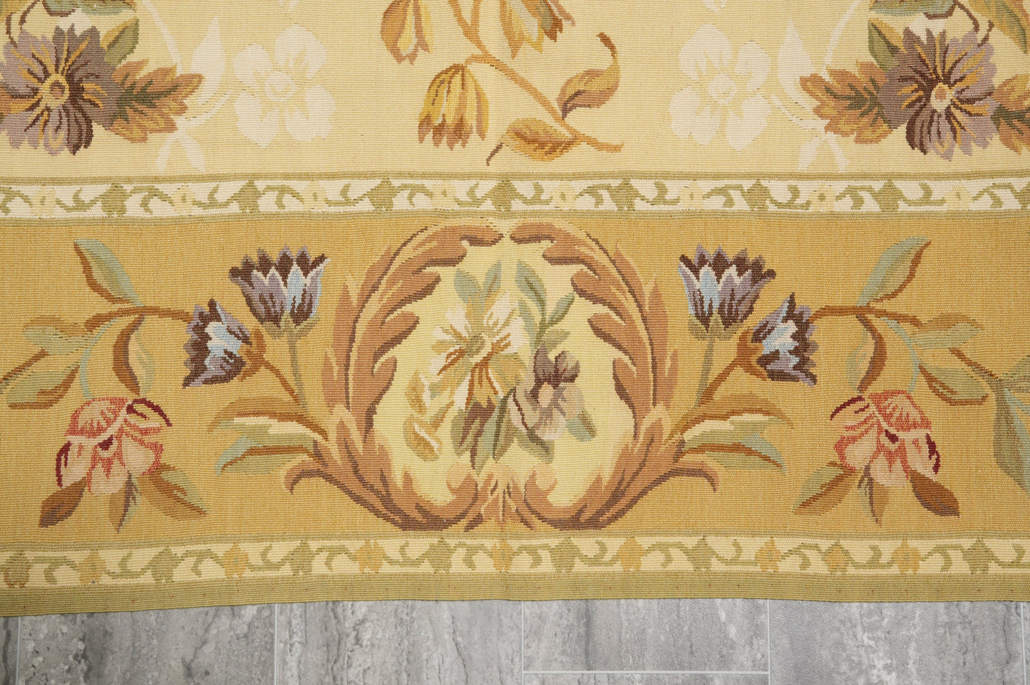French Country Aubusson, secondary border pattern detail