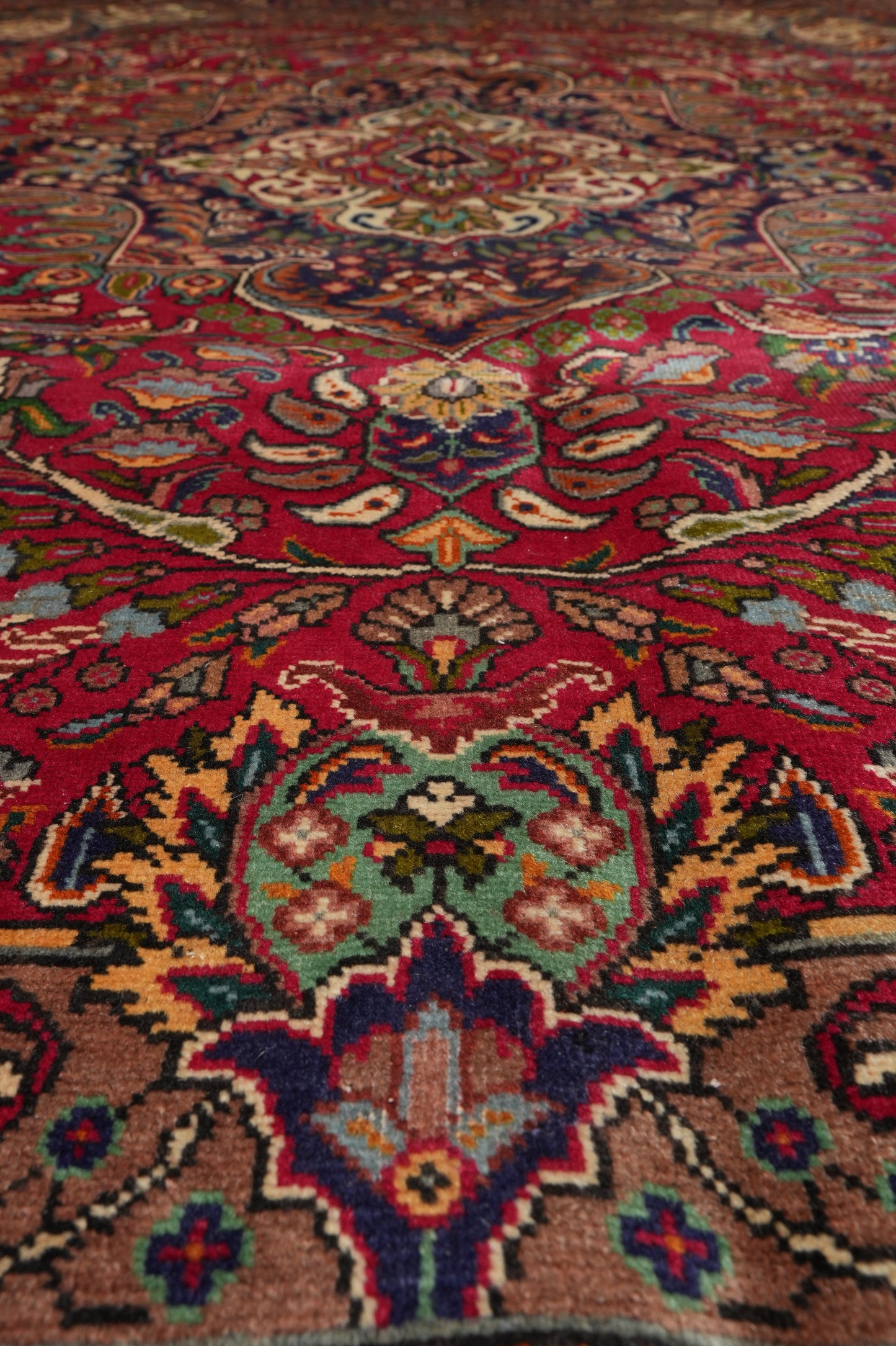 Pre-owned Tabriz-style blue rug, secondary medallion detail